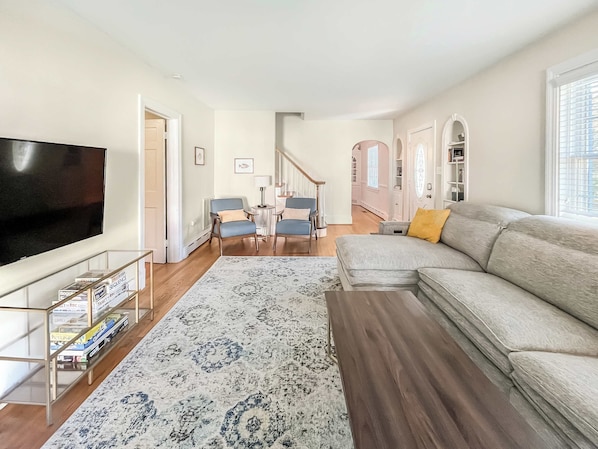 Smart TV, fireplace, books, offices - Waterfront Retreat with Office and Private Dock, Boats! (Weems)