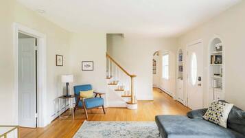 Smart TV, fireplace, books, offices