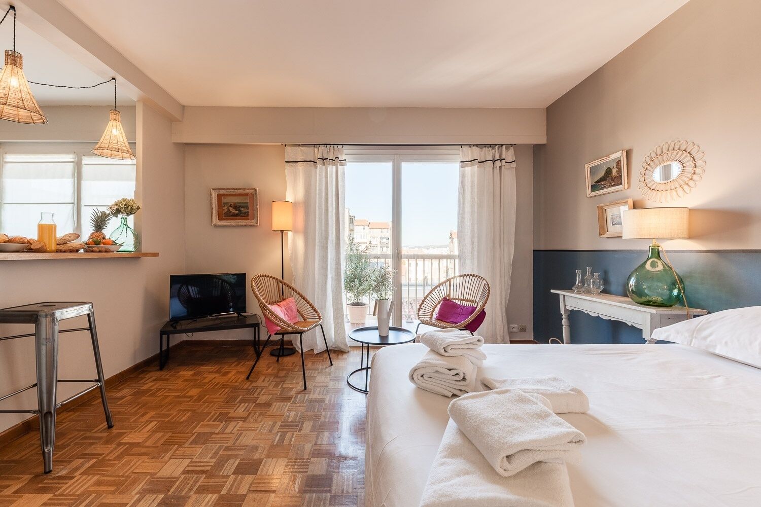 Iron/ironing board, free WiFi, bed sheets