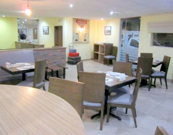 Daily cooked-to-order breakfast for a fee - Hotel Central (San Luis Potosi)