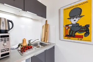 Fridge, microwave, coffee/tea maker, electric kettle