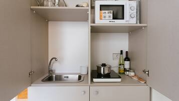 Microwave, coffee/tea maker, toaster