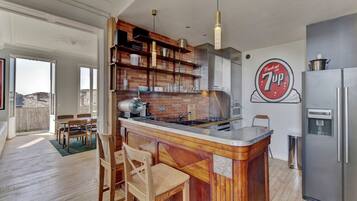 Réfrigérateur, micro-ondes, four, lave-vaisselle