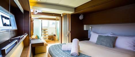 5 bedrooms, in-room safe, iron/ironing board, WiFi
