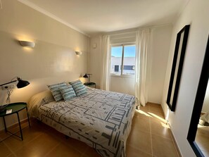 2 habitaciones, tabla de planchar con plancha y wifi gratis 