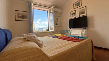 1 chambre, fer et planche Ă repasser, Wi-Fi gratuit, draps fournis