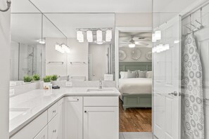 Combined shower/bathtub, hair dryer, towels, soap