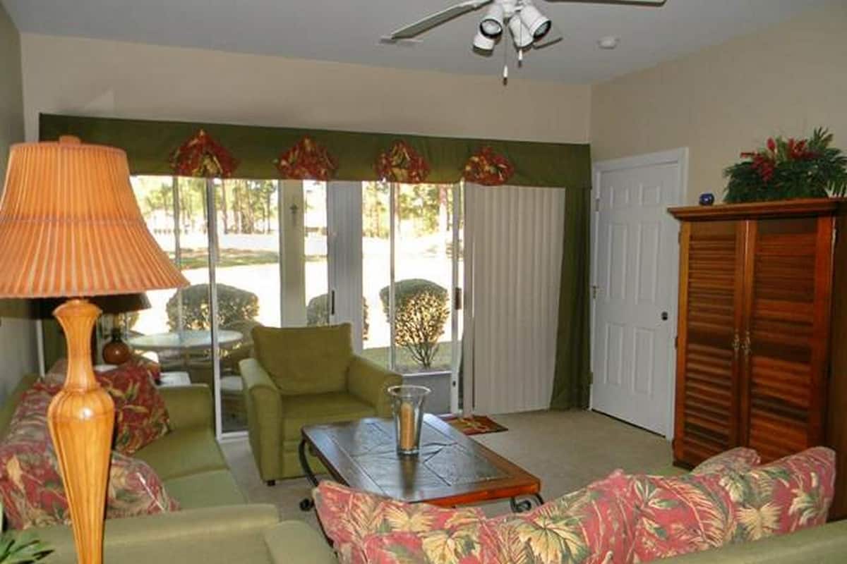 Condo, 2 Bedrooms, Golf View | Living room | Flat-screen TV