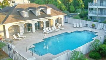 Kolam renang outdoor