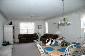 Dining - Sandpiper Pet Friendly Villa's by Sloane Realty Vacations (Sunset Beach)