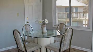 Réfrigérateur, micro-ondes