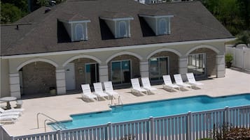 Appart'hĂŽtel, 2 chambres | Piscine