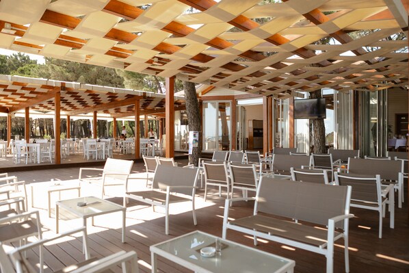 Restaurant - Kompleksi Royal (Velipoje)