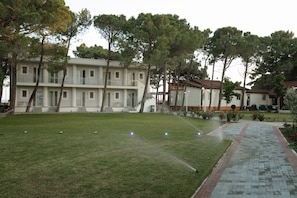 Quarto triplo superluxo | Vista para o jardim