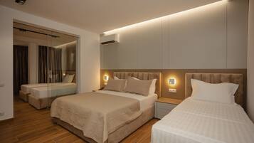Luxury Triple Room | Free WiFi, bed sheets