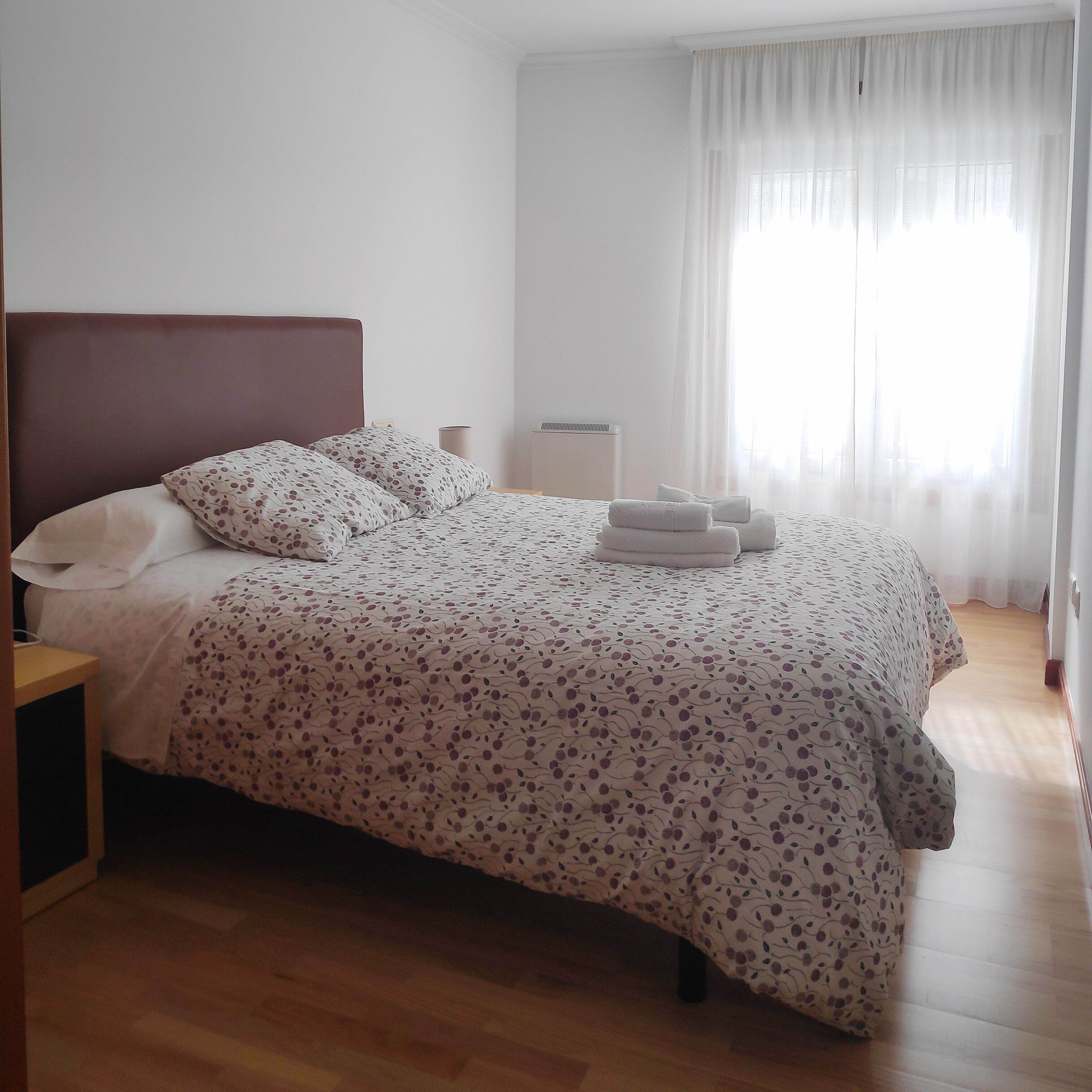 3 slaapkamers, een strijkplank/strijkijzer, reisbedje, gratis wifi