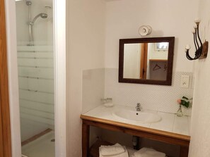 Hair dryer, towels - Gîte for 14 people (Broc)
