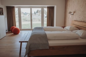 10 bedrooms, WiFi, bed sheets - B&B in romantischem Bauernhaus mit großem Garten, Terrasse und Sauna (Eynatten)