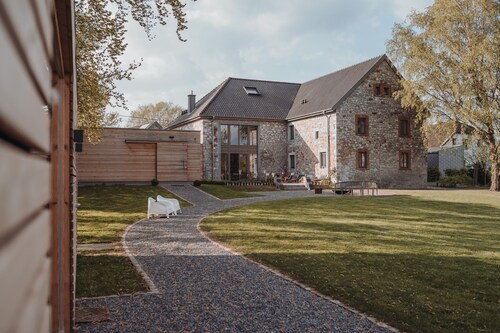 B&B in romantischem Bauernhaus mit großem Garten, Terrasse und Sauna