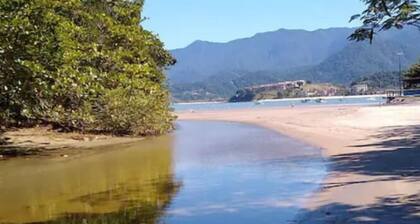 100m da praia, piscina, caiacs, 5Q/14 camas, WiFi 5G, baia calma de alto padrao