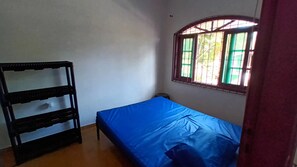 5 bedrooms, desk, iron/ironing board, free WiFi