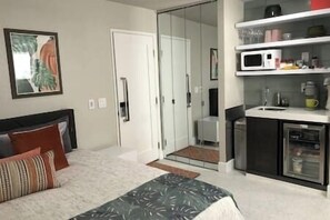 4 bedrooms, desk, iron/ironing board, travel cot