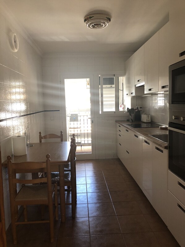 Microwave, dishwasher, coffee/tea maker, cookware/dishes/utensils
