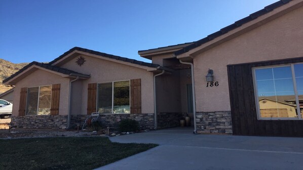 المنشأة من الخارج