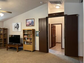 المنشأة من الداخل