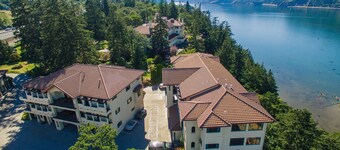 Luxurious Condominium 1 - 3 bedrooms available