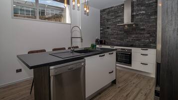 Refrigerador, microondas, horno y lavavajillas