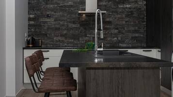 Réfrigérateur, micro-ondes, four, lave-vaisselle