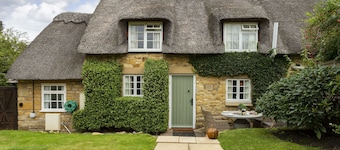 Harrowby End is an attractive thatched roof property