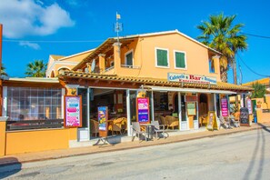 Enjoy a meal at the on-site cafeteria, bar, and restaurant, or relax on the outdoor seating area with a view.
