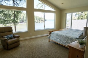 5 slaapkamers, een strijkplank/strijkijzer, reisbedje, wifi