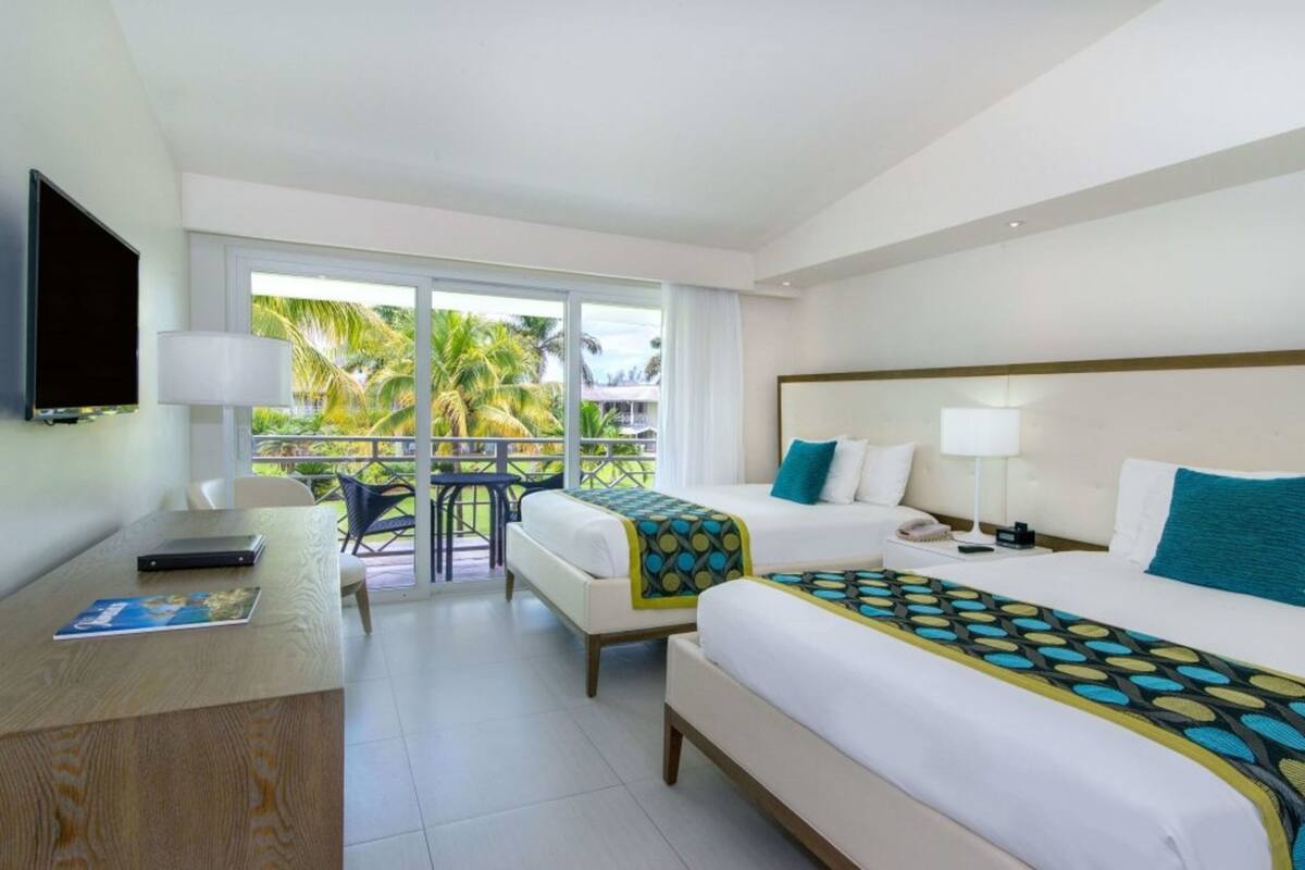 Premium bedding, pillowtop beds, free minibar, in-room safe