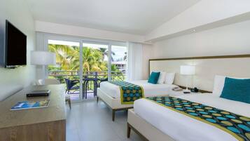 Premium bedding, pillowtop beds, free minibar, in-room safe