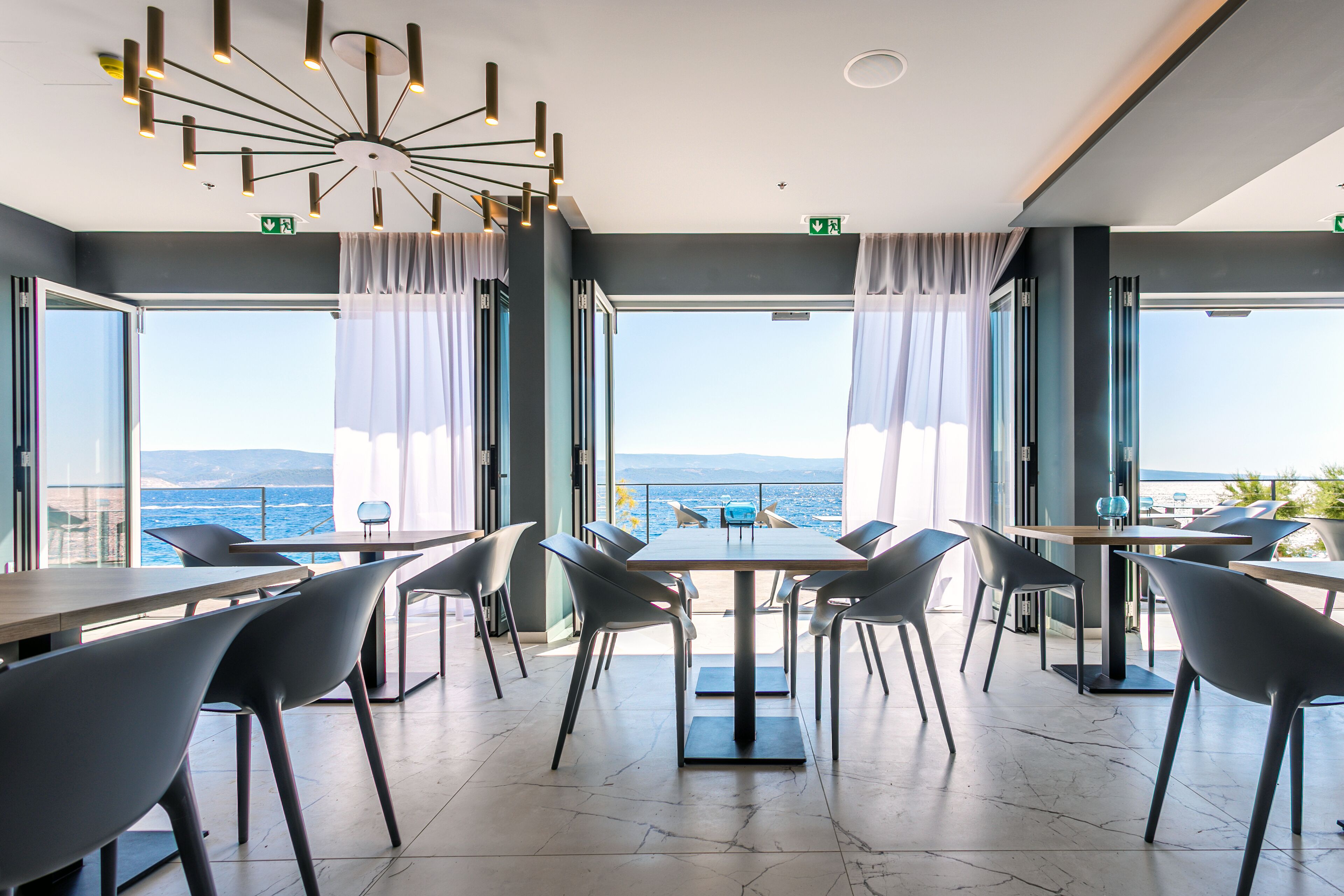 breakfast, lunch and dinner served