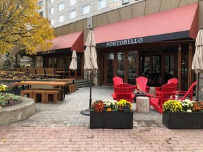 Outdoor dining - Upper Village Modern 1BR: Sleeps 4, Near Restaurants & Gondola! (Whistler)