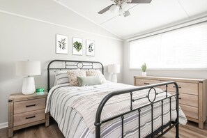 3 camere, una scrivania, ferro/asse da stiro, Wi-Fi gratuito