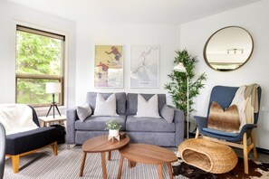 Smart TV, fireplace, Netflix, streaming services