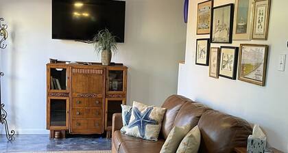 Walk to Beach/Street Trolley Stop-All New 1BR/1BTH No Cleaning Fee! Kitchenette