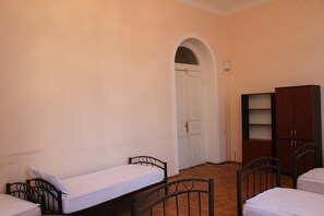 Shared Dormitory, Mixed Dorm (Bed in 8-bed Room)