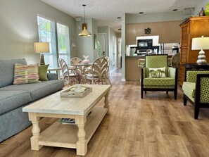 Smart TV, libros y impresora