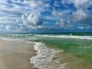 Beach nearby, sun loungers, beach towels