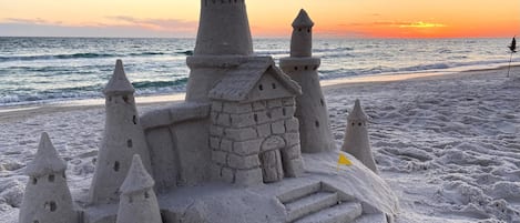 NĂ€ra stranden, solstolar och strandhanddukar