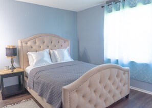 2 soverom, strykejern/-brett, reiseseng for barn og wi-fi (inkludert)