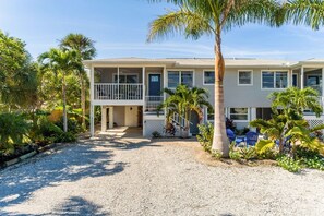 Exterior - Gorgeous Florida Coastal Renovation, Steps to the Sugar Sand Beach of FMB! (Fort Myers Beach)