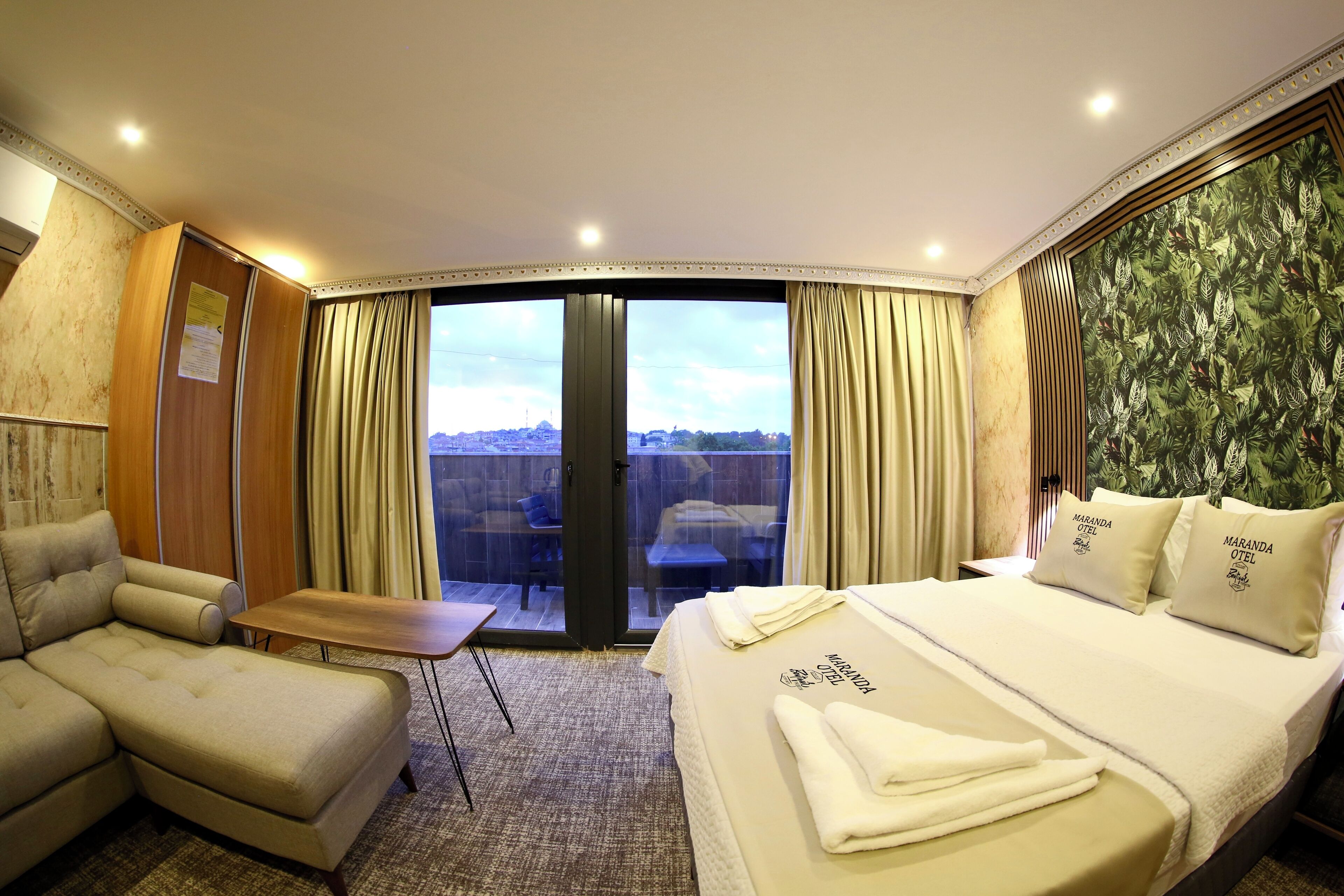 Deluxe-Dreibettzimmer | Hochwertige Bettwaren, Betten mit Memory-Foam-Matratzen