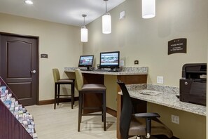 Business centre - Great for Business Travelers! Fitness Center On-Site + Shared BBQ Area (Maryland Heights)